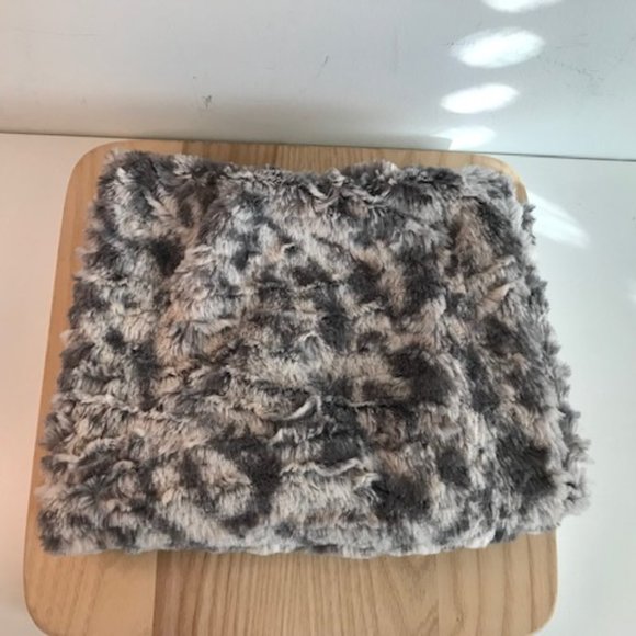 Gray & White Faux Fur Infinity Scarf ~ BNWOT - Picture 3 of 4